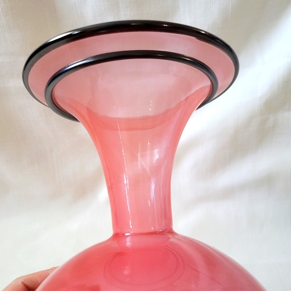 Hand-blown Beautiful Grapefruit Pink Glass Vase - Picture 5 of 14